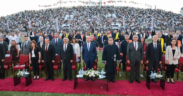 DAÜ Lisans ve Ön Lisans Mezunları Diplomalarına Kavuştu